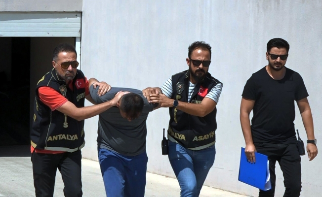 Eşini vahşice öldüren zanlı tutuklandı Eşini vahşice öldüren zanlı tutuklandı