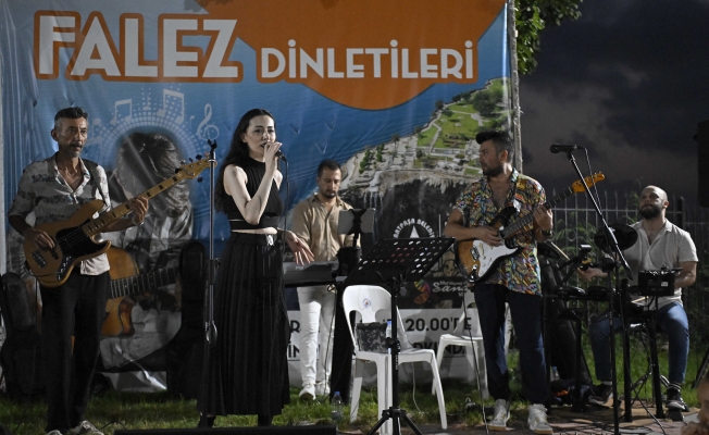  Falezlerde müzik ziyafeti devam ediyor