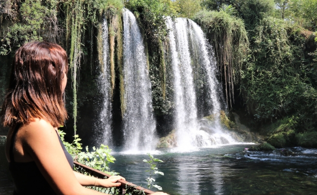 Kuraklığın vurduğu şelale taşıma suyla çağlıyor