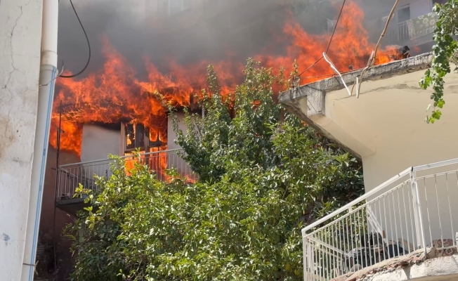 Yatalak çift çıkan yangında hayatını kaybetti Yatalak çift çıkan yangında hayatını kaybetti