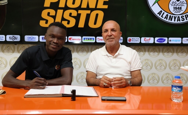 Alanyaspor, Pione Sisto ile 2 yıllık sözleşme imzaladı