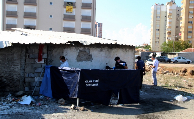 Antalya'da boş arazide erkek cesedi bulundu Antalya'da boş arazide erkek cesedi bulundu