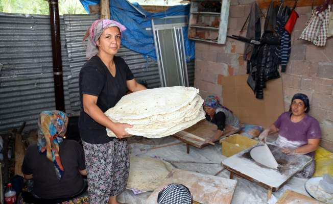 Antalyalı ev hanımları, imece usulü yufka ekmek geleneğini yaşatıyor
