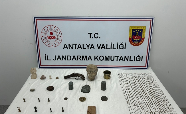 Hitit ve Roma dönemine ait paraları satarken yakalandı Hitit ve Roma dönemine ait paraları satarken yakalandı