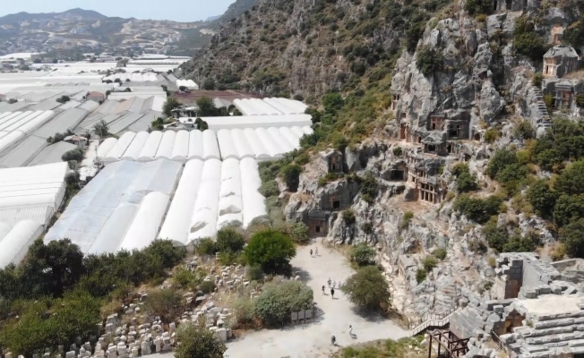 Myra Antik Kentinde kazılar tapulu arazilere takıldı