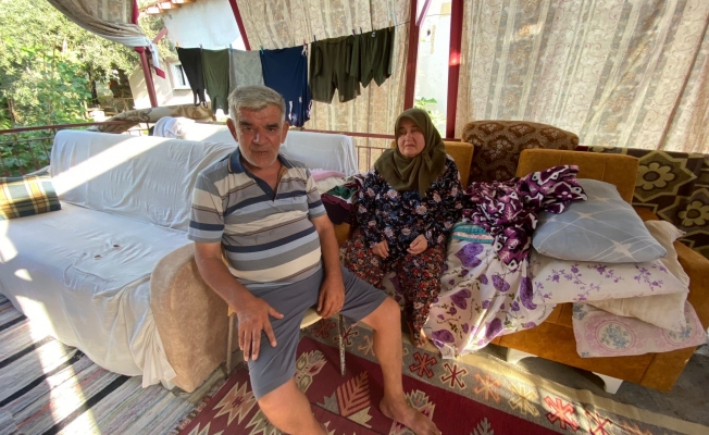 Yangında evleri küle döndü, balkon da yaşıyorlar! Yangında evleri küle döndü, balkon da yaşıyorlar!