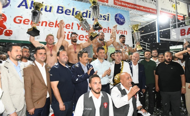 Antalya Aksu’da başpehlivan Mehmet Yeşil Yeşil oldu Antalya Aksu’da başpehlivan Mehmet Yeşil Yeşil oldu