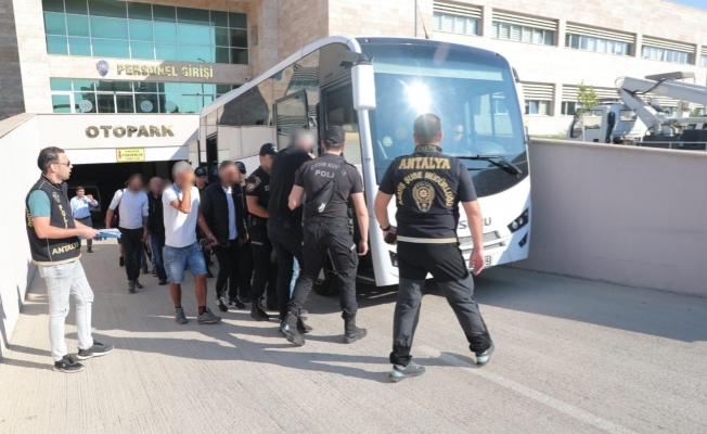 Antalya'da aranan 60 şüpheli yakalandı