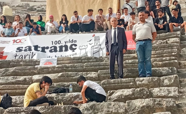 Aspendos Antik Tiyatrosu'nda “Satranç Tarihle Buluşuyor” etkinliği düzenlendi Aspendos Antik Tiyatrosu'nda “Satranç Tarihle Buluşuyor” etkinliği düzenlendi