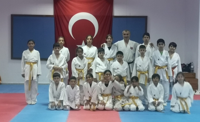 Kemer Belediyesi karate takımından 7 madalya Kemer Belediyesi karate takımından 7 madalya