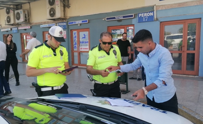 Şehirlerarası otobüslerde sivil trafik denetimi yapılıyor Şehirlerarası otobüslerde sivil trafik denetimi yapılıyor