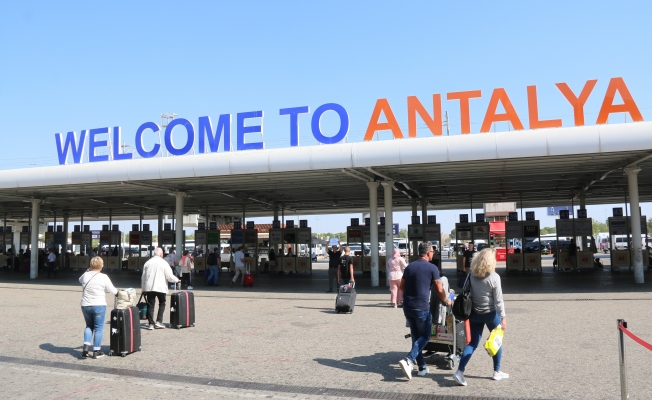 Tel Aviv’de yaşanan uçuş yoğunluğundan dolayı Antalya aktarma merkezi olarak kullanılıyor