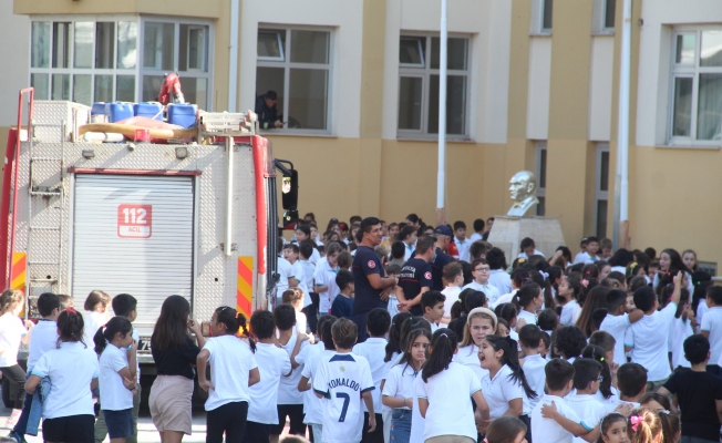 Yangına geldiler, öğrencilerin sevgi seliyle karşılaştılar Yangına geldiler, öğrencilerin sevgi seliyle karşılaştılar