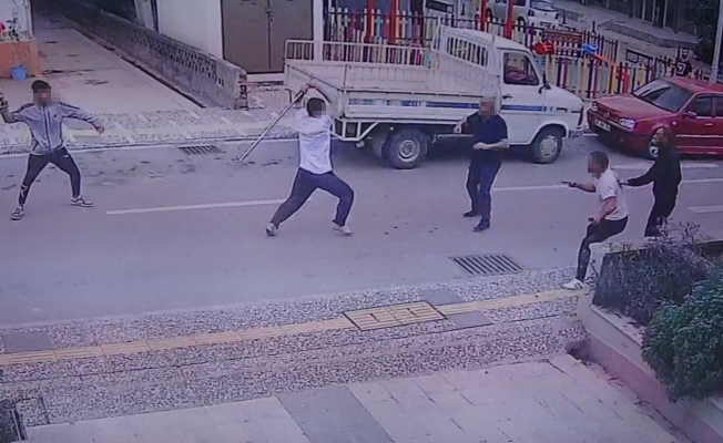 Alacak verecek kavgasında sopa ve bıçaklar konuştu Alacak verecek kavgasında sopa ve bıçaklar konuştu