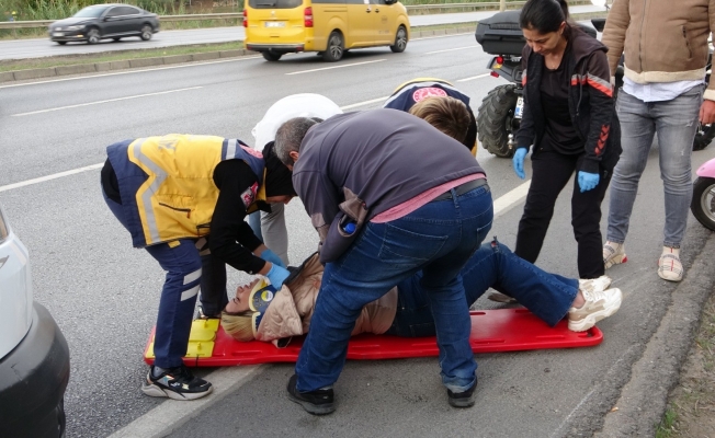 Aracın aynasına çarpan motosiklet 20 metre sürüklendi Aracın aynasına çarpan motosiklet 20 metre sürüklendi