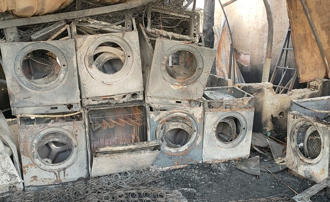 İkinci el spot dükkanı alev alev yandı, 5 milyon lira zarar oluştu
