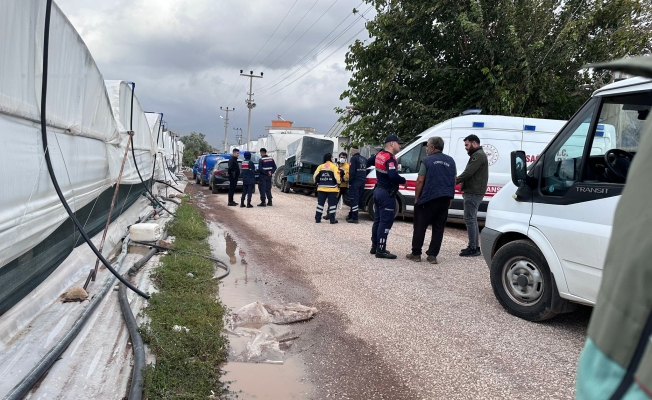 Tüfekle oynayan oğlu tarafından vurularak hayatını kaybetti Tüfekle oynayan oğlu tarafından vurularak hayatını kaybetti