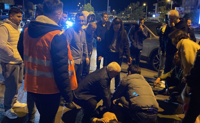Vatandaşların otomobilin çarptığı yayayı hayatta tutma mücadelesi yetmedi Vatandaşların otomobilin çarptığı yayayı hayatta tutma mücadelesi yetmedi