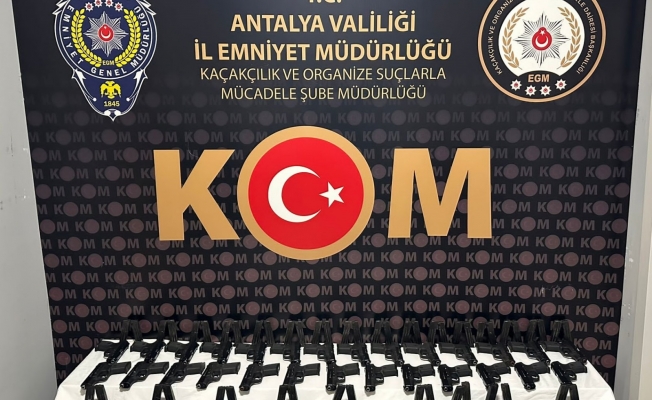 Antalya'da 49 adet ruhsatsız tabanca ele geçirildi Antalya'da 49 adet ruhsatsız tabanca ele geçirildi