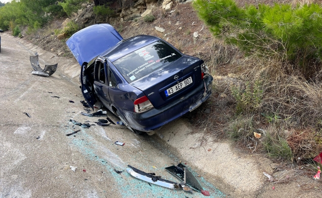 Kontrolden çıkan otomobil şarampole devrildi: 3 yaralı