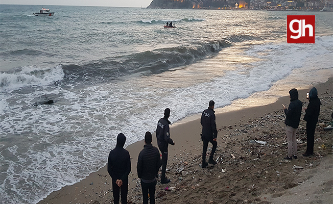 Alkol aldıktan sonra denize giren adam hayatını kaybetti Alkol aldıktan sonra denize giren adam hayatını kaybetti