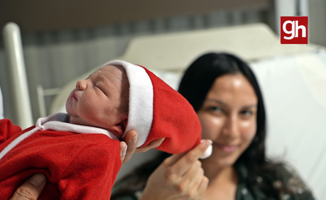 Antalya'da yeni yılın ilk bebeğinin doğum saati 00.00