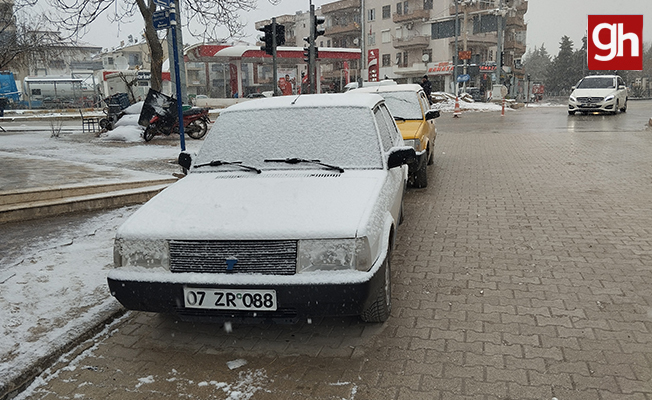Antalya'nın Korkuteli ilçesinde kar yağışı başladı Antalya'nın Korkuteli ilçesinde kar yağışı başladı