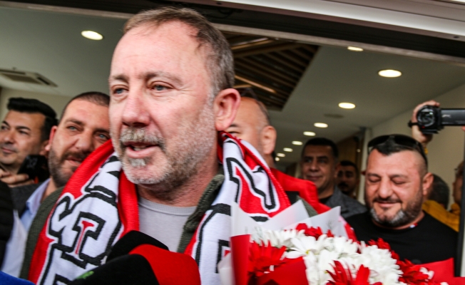 Antalyaspor'un yeni teknik direktörü Antalya'da
