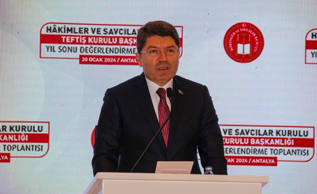 Bakan Tunç: "'İşte adalet budur' şeklindeki eleştirileri ağır ve haksız buluyoruz" Bakan Tunç: "'İşte adalet budur' şeklindeki eleştirileri ağır ve haksız buluyoruz"