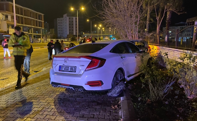 İki otomobilin karıştığı kazada sürücüler yaralandı İki otomobilin karıştığı kazada sürücüler yaralandı
