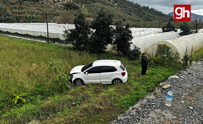 İstinat duvarını aşıp tarlaya uçtu İstinat duvarını aşıp tarlaya uçtu