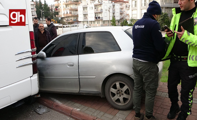Kaldırımdaki çöp konteynerleri şarampole yuvarlanmasını önledi! Kaldırımdaki çöp konteynerleri şarampole yuvarlanmasını önledi!