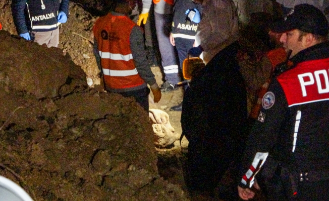 Kuryenin cesedinin bulunduğu arazide 4 saat sonra battaniyeye sarılı ikinci ceset bulundu