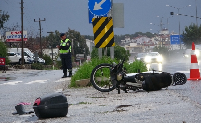 Motosiklet ile otomobil çarpıştı! Motosiklet ile otomobil çarpıştı!