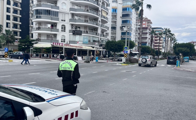 Trafikte cep telefonu kullanan sürücülere dron destekli denetim Trafikte cep telefonu kullanan sürücülere dron destekli denetim
