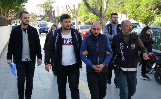 Antalya'da eski eşini öldüren zanlı tutuklandı Antalya'da eski eşini öldüren zanlı tutuklandı