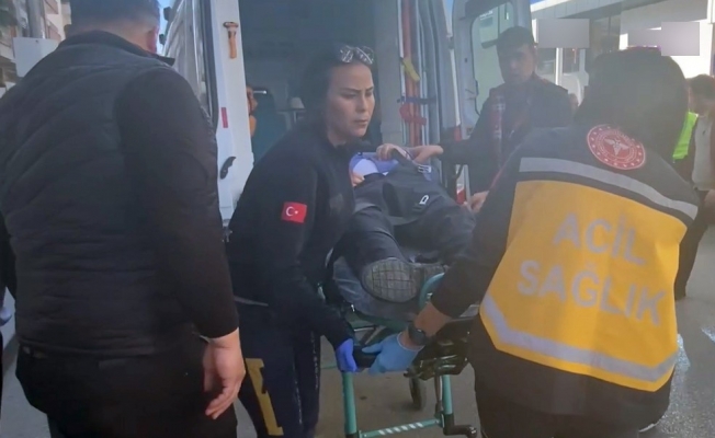 Fenalaşan yaşlı adam parkomat görevlisi kadının dikkatiyle tekrar hayata döndü Fenalaşan yaşlı adam parkomat görevlisi kadının dikkatiyle tekrar hayata döndü