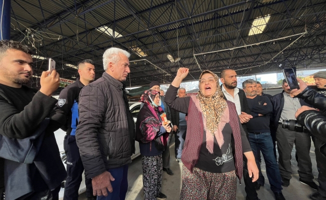 Kumluca'da pazar esnafı ile zabıta arasında tartışma çıktı Kumluca'da pazar esnafı ile zabıta arasında tartışma çıktı