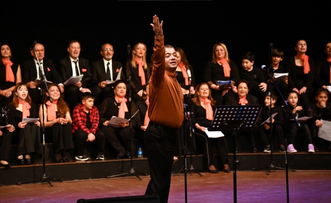  Manavgat Belediyesi TSM Korosu'ndan ‘Karışık Kaset' Konseri