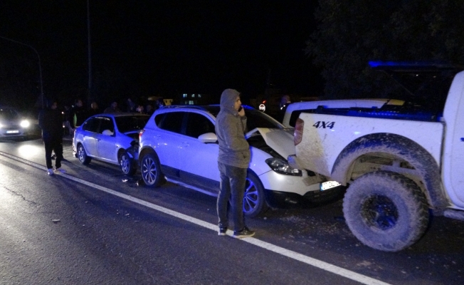  Manavgat'ta 7 araçlı zincirleme kazada 3 yaralı