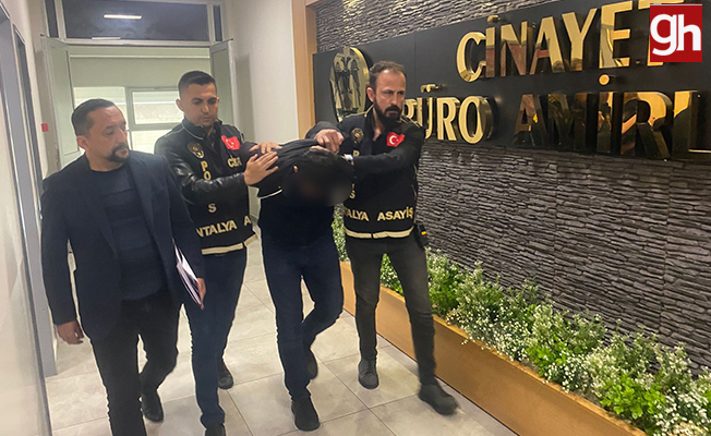 Mesai arkadaşını bıçaklayarak öldüren zabıta adliyeye sevk edildi Mesai arkadaşını bıçaklayarak öldüren zabıta adliyeye sevk edildi