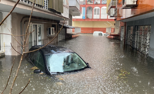 Turuncu kod uyarısının verildiği Antalya felakete uyandı Turuncu kod uyarısının verildiği Antalya felakete uyandı