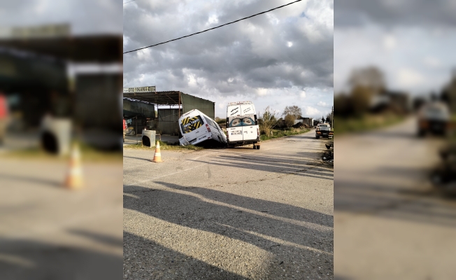 Antalya'da öğrenci ve işçi servisleri çarpıştı: 9 yaralı