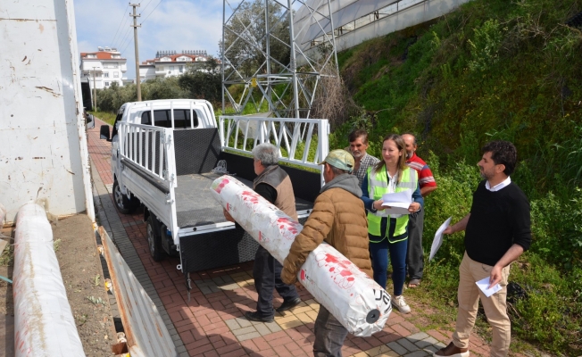 Büyükşehir Belediyesi Alanyalı üreticilerin yaralarını sarıyor Büyükşehir Belediyesi Alanyalı üreticilerin yaralarını sarıyor