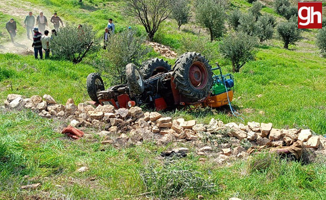 Devrilen traktörün altında kalan sürücü yaralandı