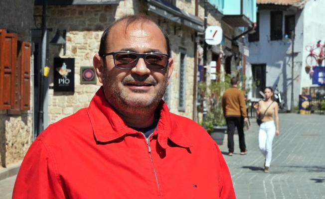 Gece nüfusu 10 bine çıkan 83 seçmenli mahallede muhtarlık için 3 aday yarışıyor Gece nüfusu 10 bine çıkan 83 seçmenli mahallede muhtarlık için 3 aday yarışıyor