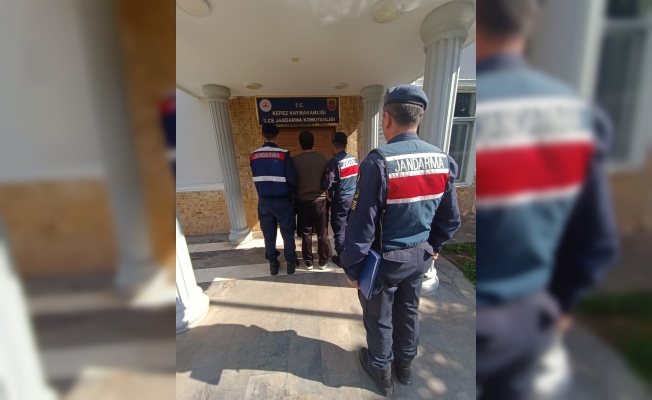 Villada saklanan suç makinesi, jandarmanın operasyonuyla yakalandı Villada saklanan suç makinesi, jandarmanın operasyonuyla yakalandı