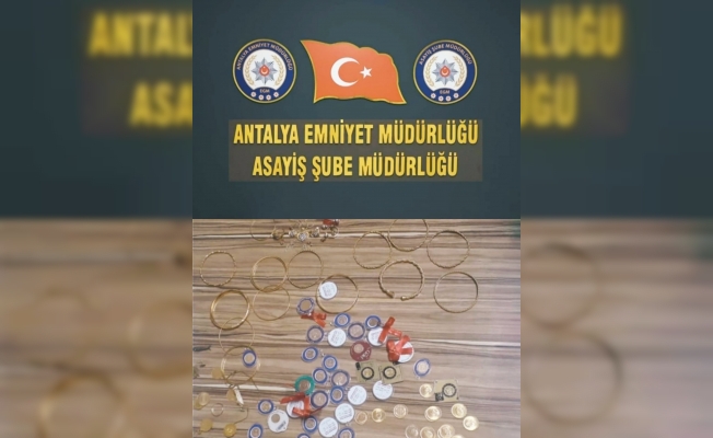 Kendisini polis/savcı olarak tanıtıp 1 milyon 500 bin lira dolandıran şahıs yakalandı