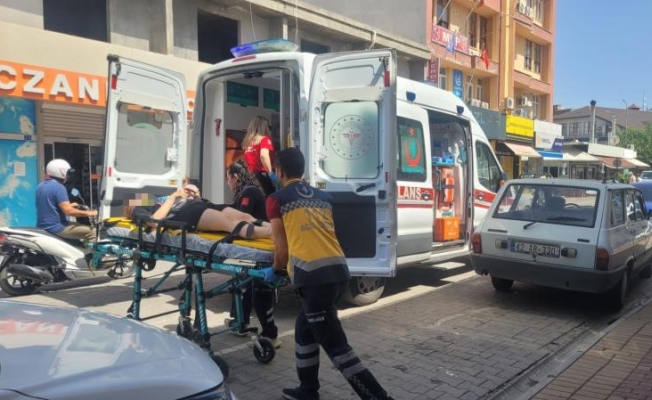 Direksiyon hakimiyetini kaybeden motosiklet sürücüsü yaralandı Direksiyon hakimiyetini kaybeden motosiklet sürücüsü yaralandı