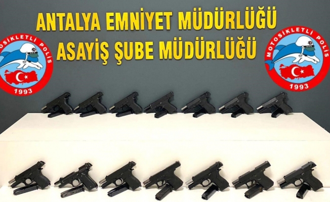 Antalya'da ruhsatsız silah satışına polis engeli: 3 tutuklama
